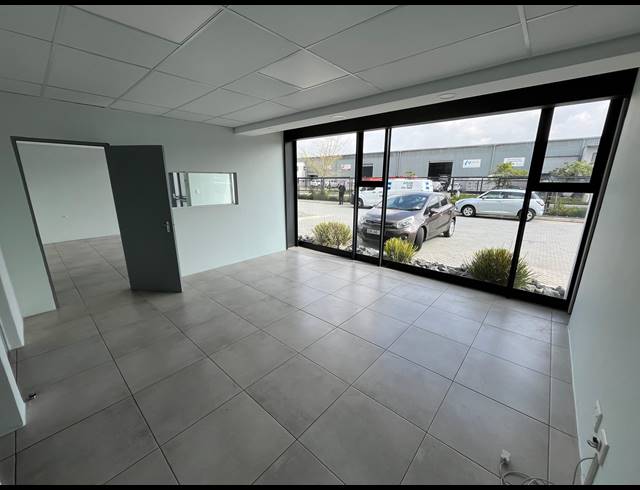 518M² WAREHOUSE TO LET IN STIKLAND INDUSTRIAL